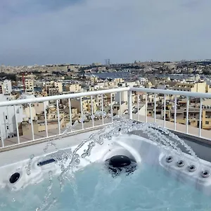 https://wonderful-apartments-with-shared-jacuzzi-and-panorama-rooftop.qawrahotelsmalta.org