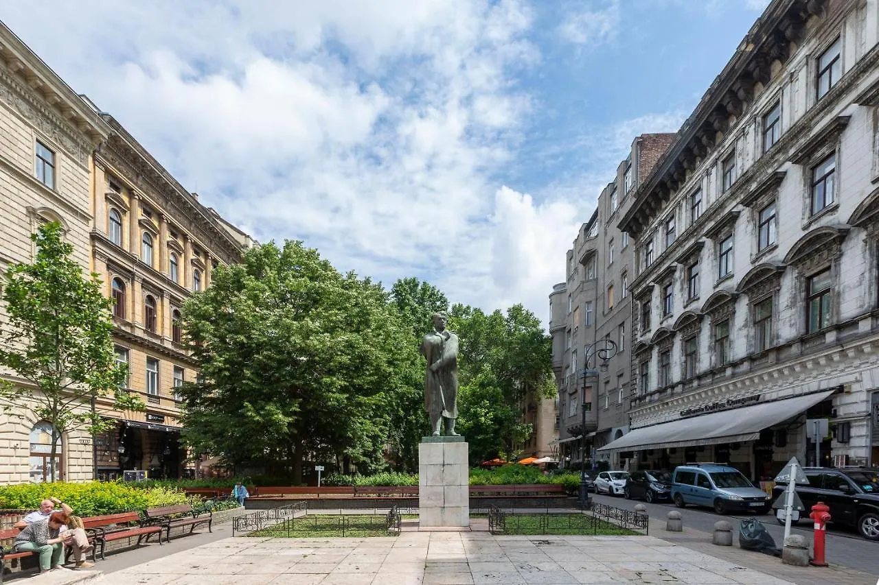 Luxurious Central Apartment In Liszt Ferenc Square Budapest