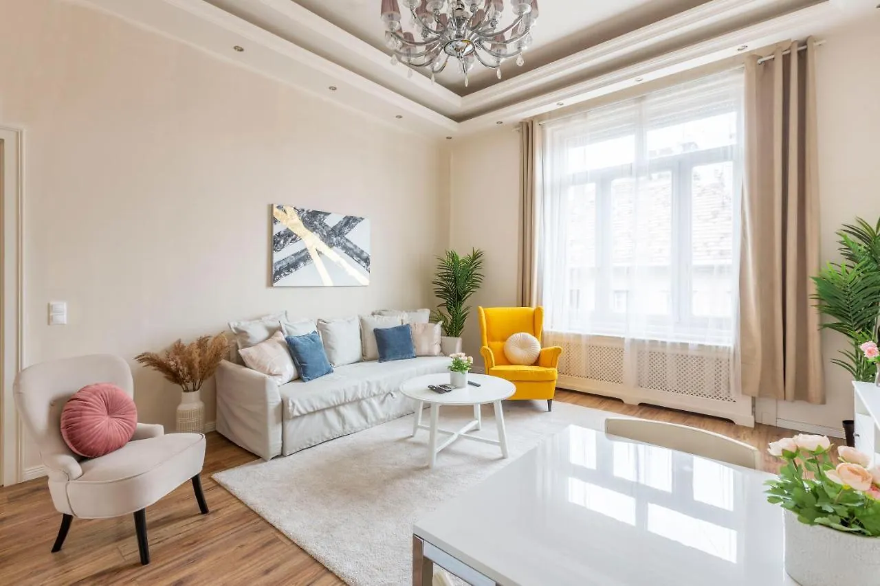 Luxurious Central Apartment In Liszt Ferenc Square Budapest Ungheria