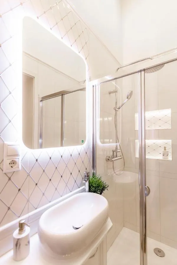 Luxurious Central Apartment In Liszt Ferenc Square Budapest